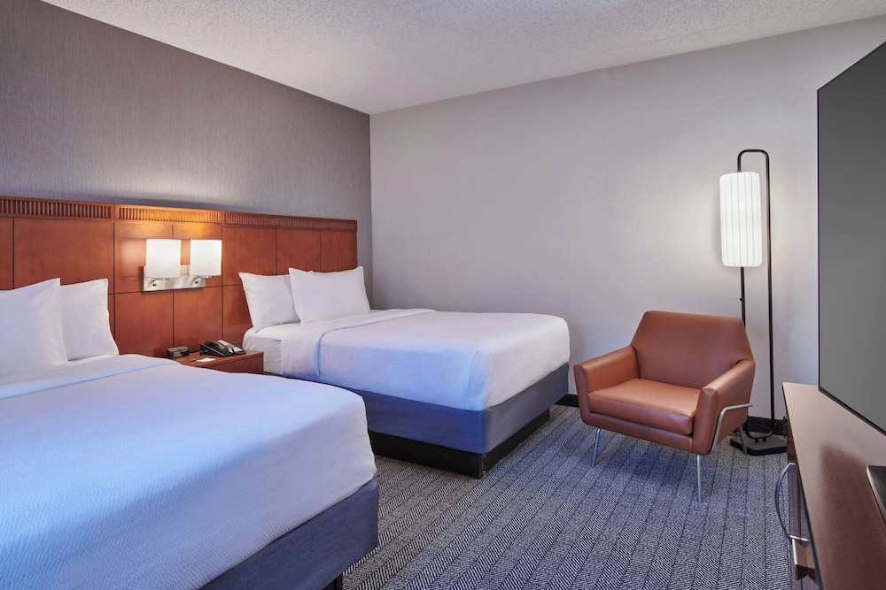 Courtyard by Marriott Detroit Metropolitan Airport Romulus — Hotel rooms in Romulus, Michigan