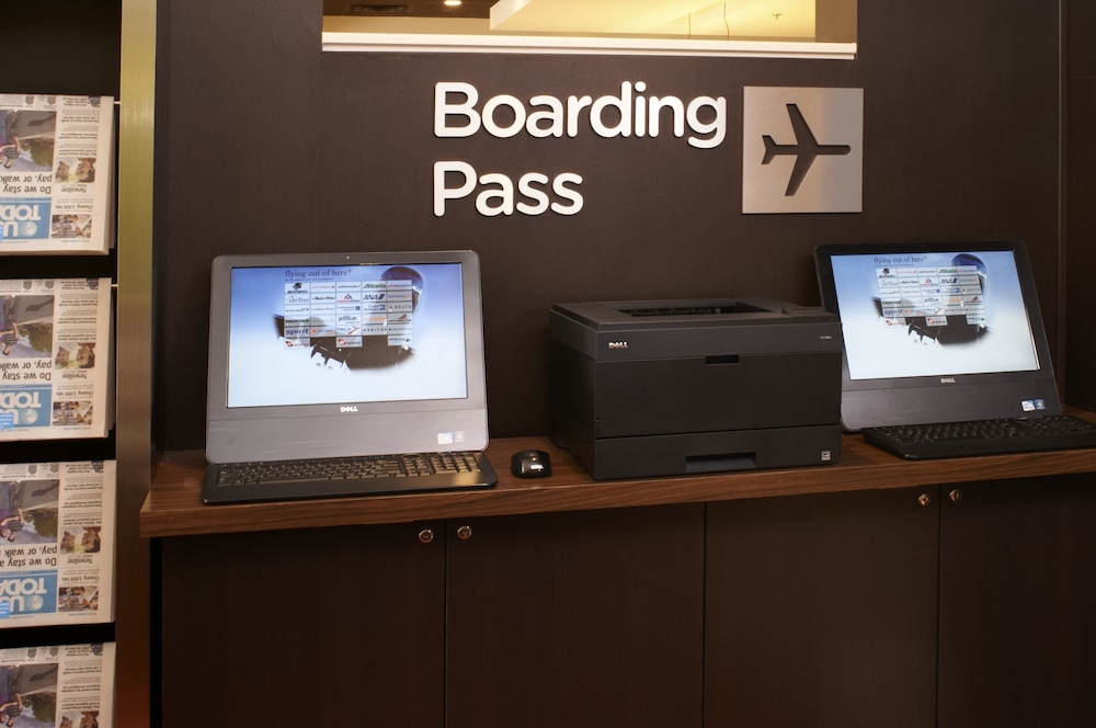 Courtyard by Marriott Detroit Metropolitan Airport Romulus — Hotel building in Romulus, Michigan