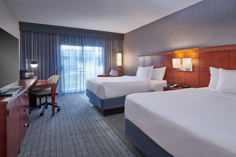 Courtyard by Marriott Detroit Metropolitan Airport Romulus — Hotel rooms in Romulus, Michigan
