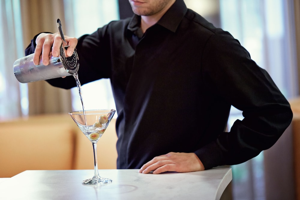 Courtyard by Marriott Detroit Metropolitan Airport Romulus — Restaurant & bars in Romulus, Michigan