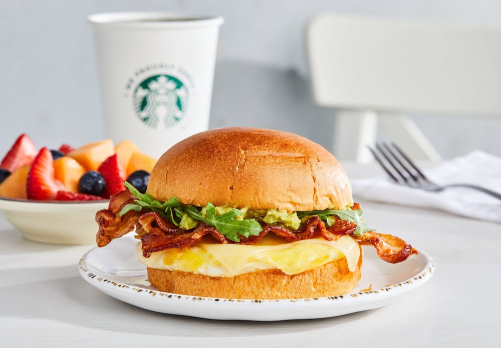Courtyard by Marriott Detroit Metropolitan Airport Romulus — Restaurant & bars in Romulus, Michigan
