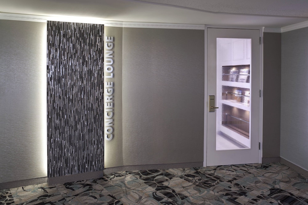 Detroit Marriott at the Renaissance Center — Restaurant & bars in Detroit, Michigan