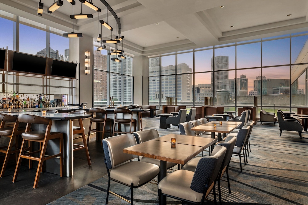 Detroit Marriott at the Renaissance Center — Restaurant & bars in Detroit, Michigan
