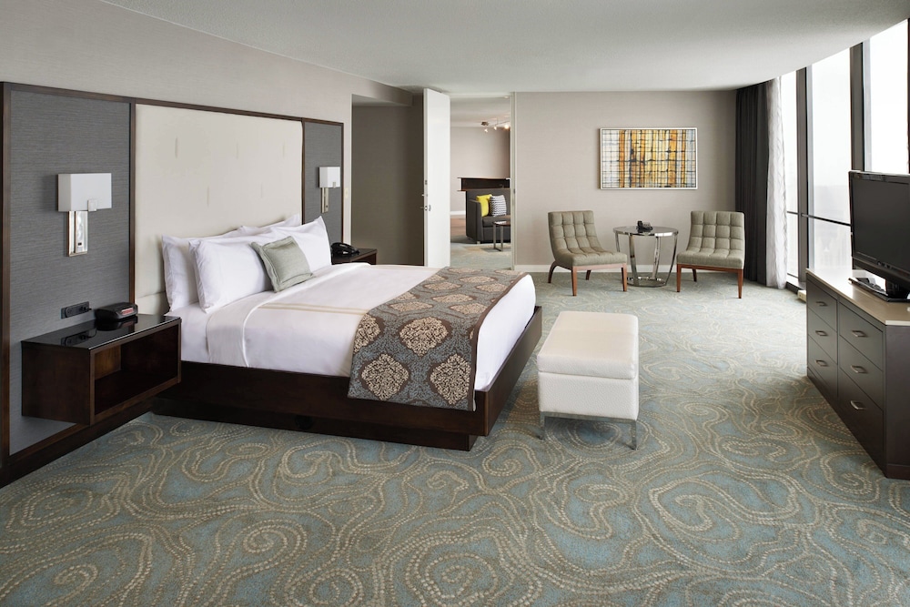 Detroit Marriott at the Renaissance Center — Hotel rooms in Detroit, Michigan