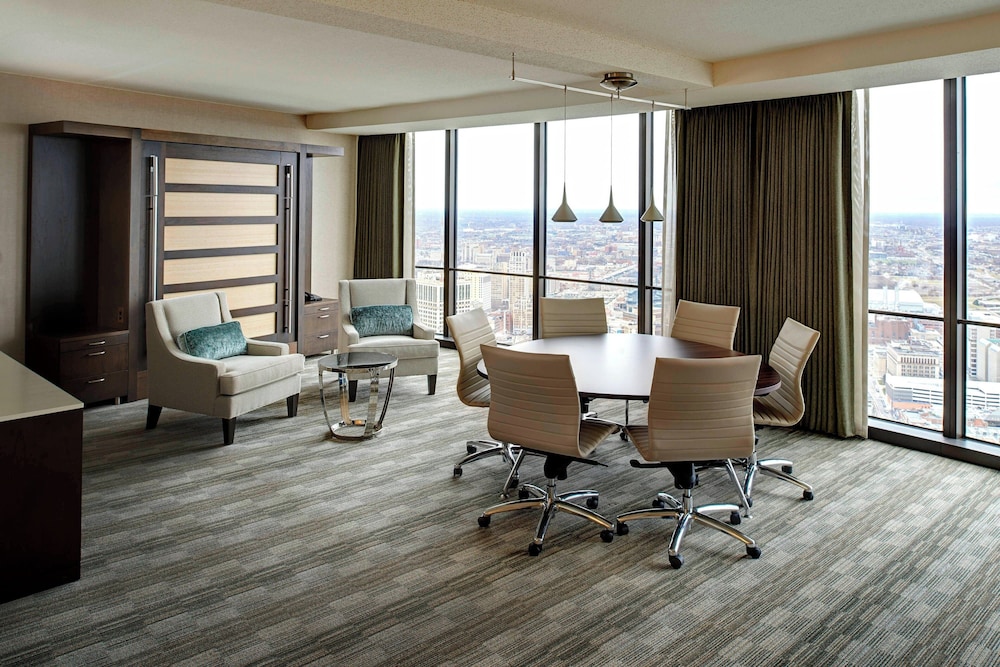 Detroit Marriott at the Renaissance Center — Hotel rooms in Detroit, Michigan