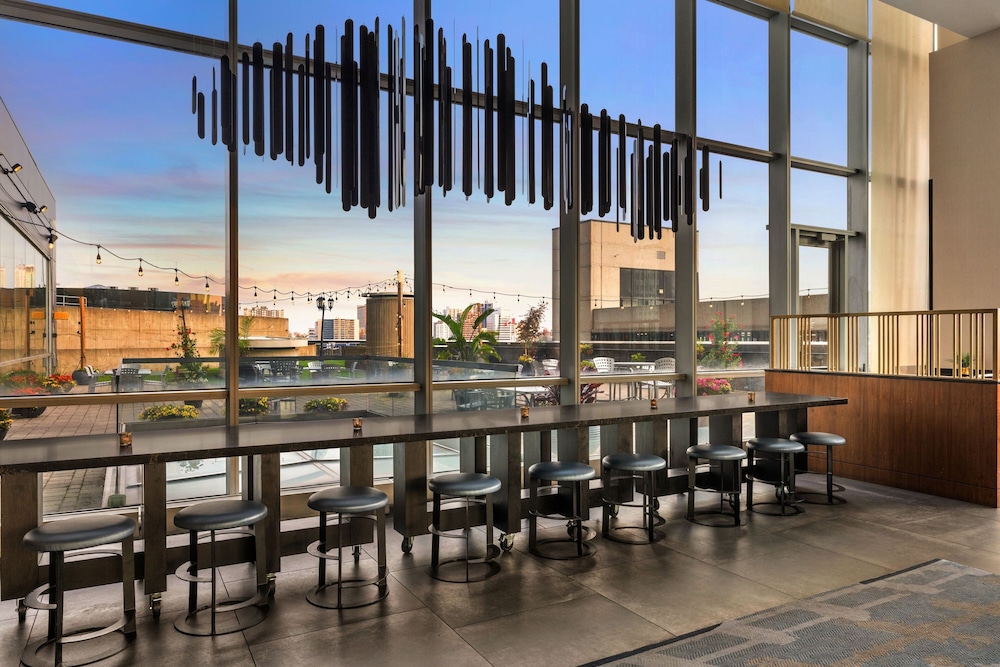 Detroit Marriott at the Renaissance Center — Restaurant & bars in Detroit, Michigan