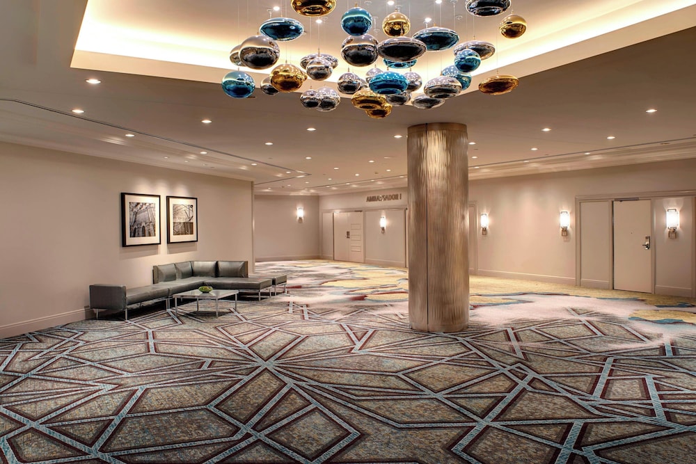 Detroit Marriott at the Renaissance Center — Hotel building in Detroit, Michigan