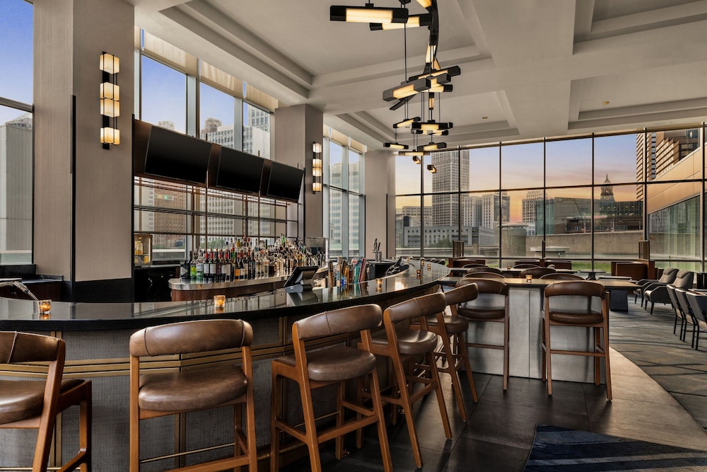 Detroit Marriott at the Renaissance Center — Restaurant & bars in Detroit, Michigan