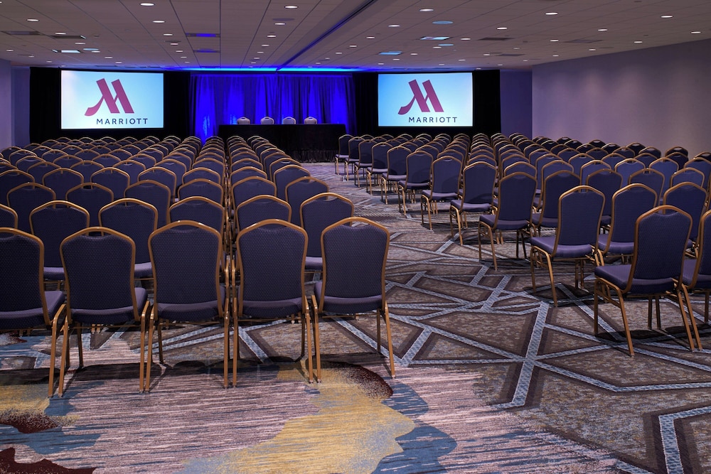 Detroit Marriott at the Renaissance Center — Hotel building in Detroit, Michigan