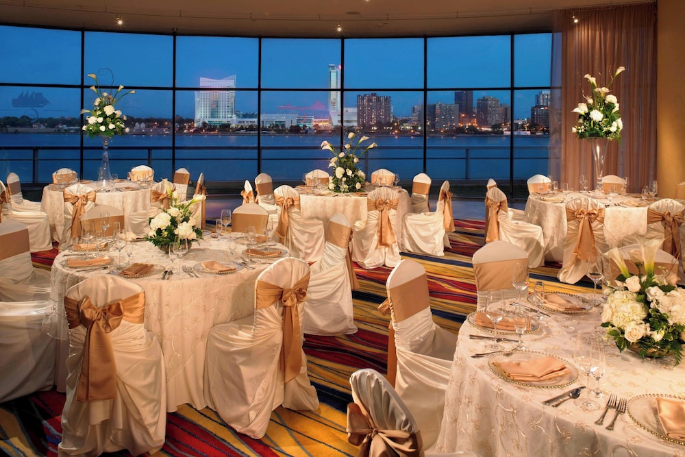 Detroit Marriott at the Renaissance Center — Hotel building in Detroit, Michigan