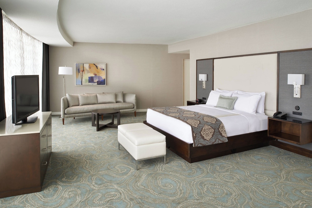 Detroit Marriott at the Renaissance Center — Hotel rooms in Detroit, Michigan