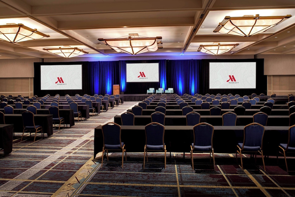 Detroit Marriott at the Renaissance Center — Hotel building in Detroit, Michigan
