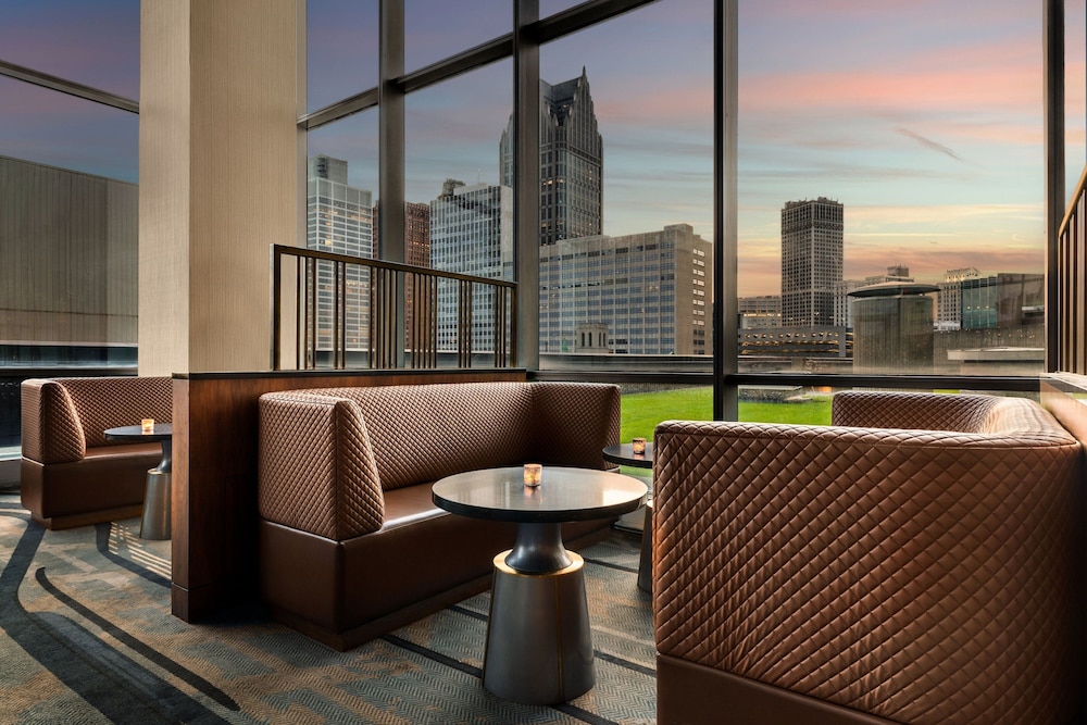 Detroit Marriott at the Renaissance Center — Restaurant & bars in Detroit, Michigan