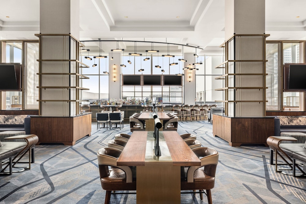 Detroit Marriott at the Renaissance Center — Restaurant & bars in Detroit, Michigan