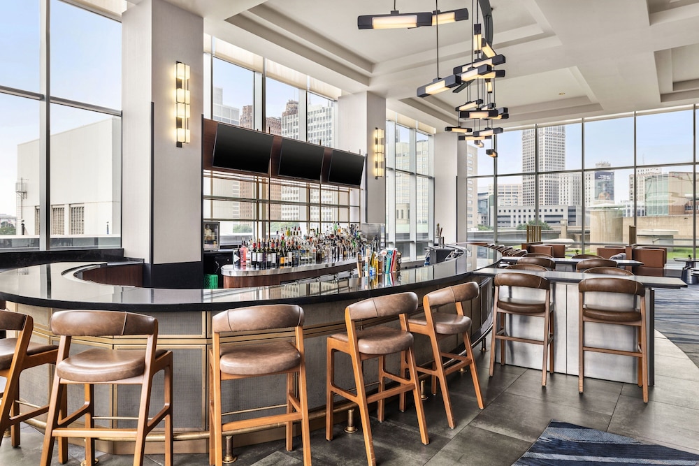 Detroit Marriott at the Renaissance Center — Restaurant & bars in Detroit, Michigan