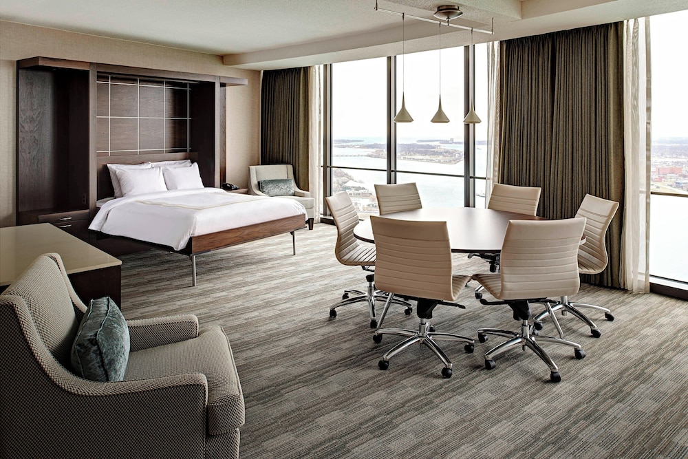 Detroit Marriott at the Renaissance Center — Hotel rooms in Detroit, Michigan