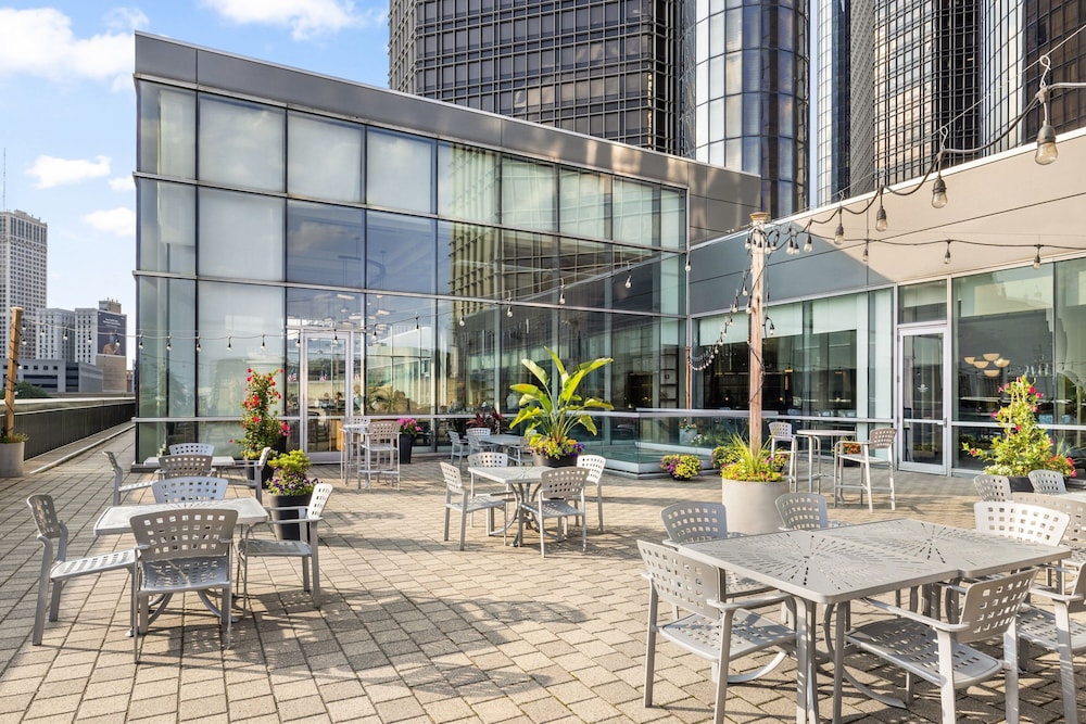 Detroit Marriott at the Renaissance Center — Restaurant & bars in Detroit, Michigan