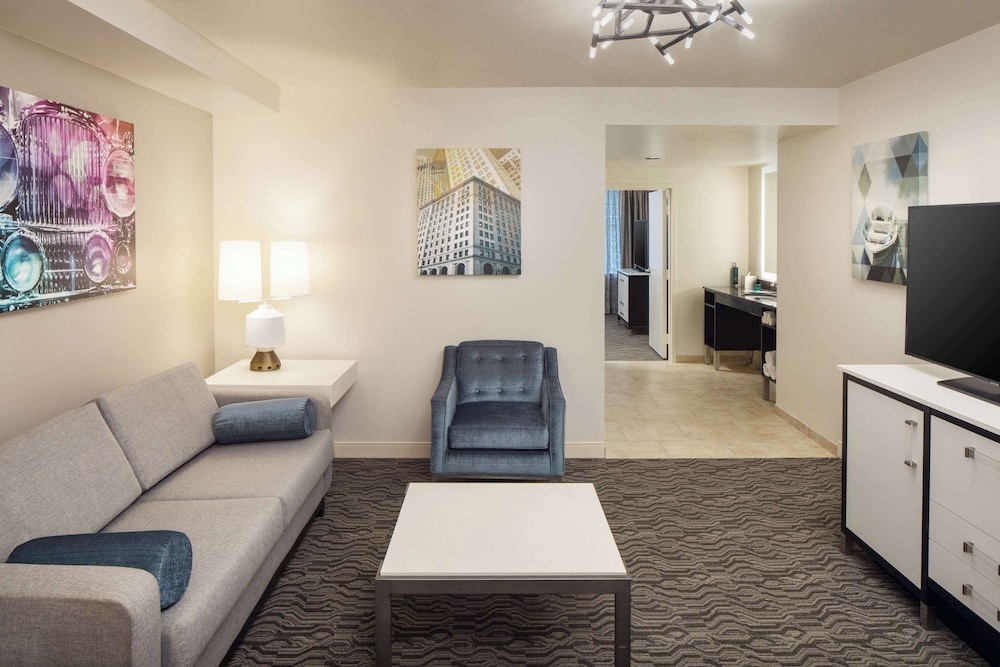 DoubleTree Suites by Hilton Hotel Detroit Downtown - Fort Shelby — Hotel rooms in Detroit, Michigan