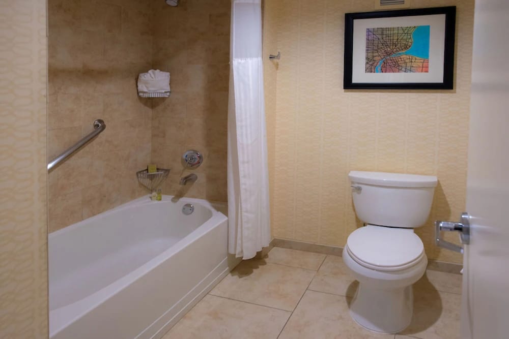 DoubleTree Suites by Hilton Hotel Detroit Downtown - Fort Shelby — Hotel rooms in Detroit, Michigan