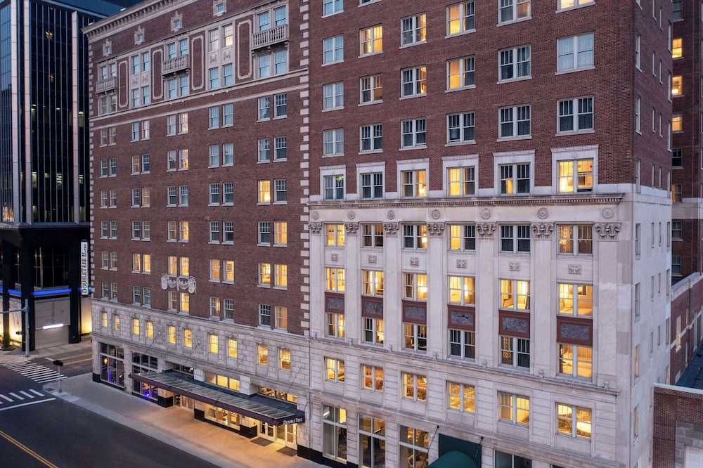 DoubleTree Suites by Hilton Hotel Detroit Downtown - Fort Shelby — Hotel building in Detroit, Michigan