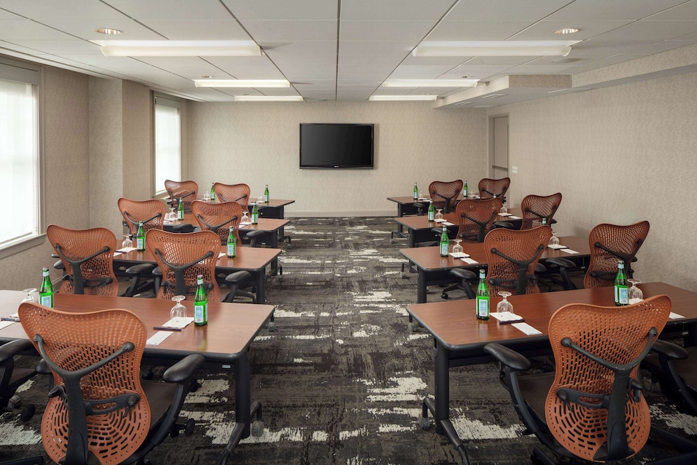 DoubleTree Suites by Hilton Hotel Detroit Downtown - Fort Shelby — Hotel building in Detroit, Michigan