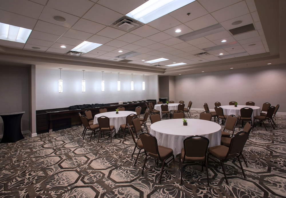 DoubleTree Suites by Hilton Hotel Detroit Downtown - Fort Shelby — Hotel building in Detroit, Michigan