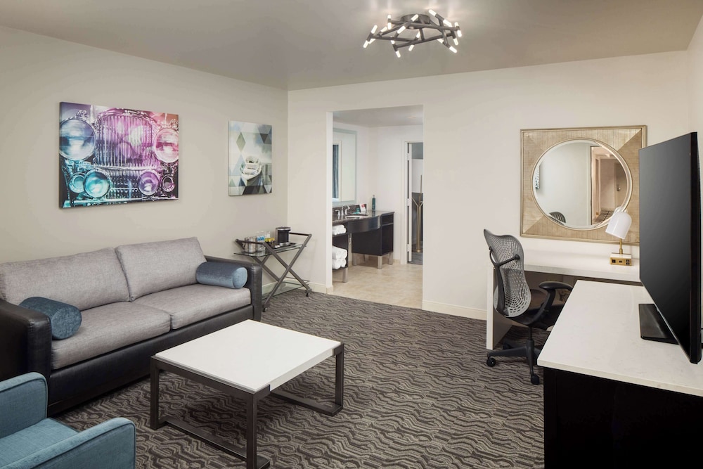 DoubleTree Suites by Hilton Hotel Detroit Downtown - Fort Shelby — Hotel rooms in Detroit, Michigan