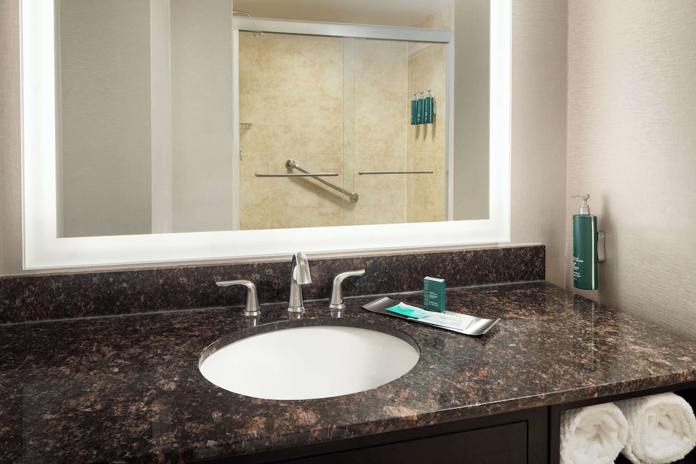 DoubleTree Suites by Hilton Hotel Detroit Downtown - Fort Shelby — Hotel rooms in Detroit, Michigan