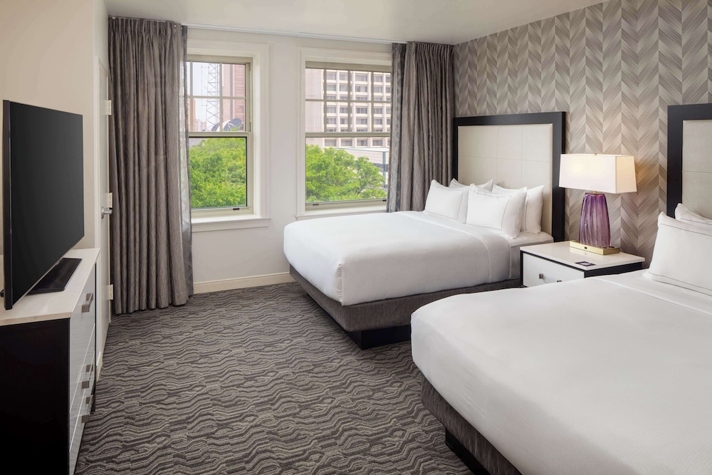 DoubleTree Suites by Hilton Hotel Detroit Downtown - Fort Shelby — Hotel rooms in Detroit, Michigan