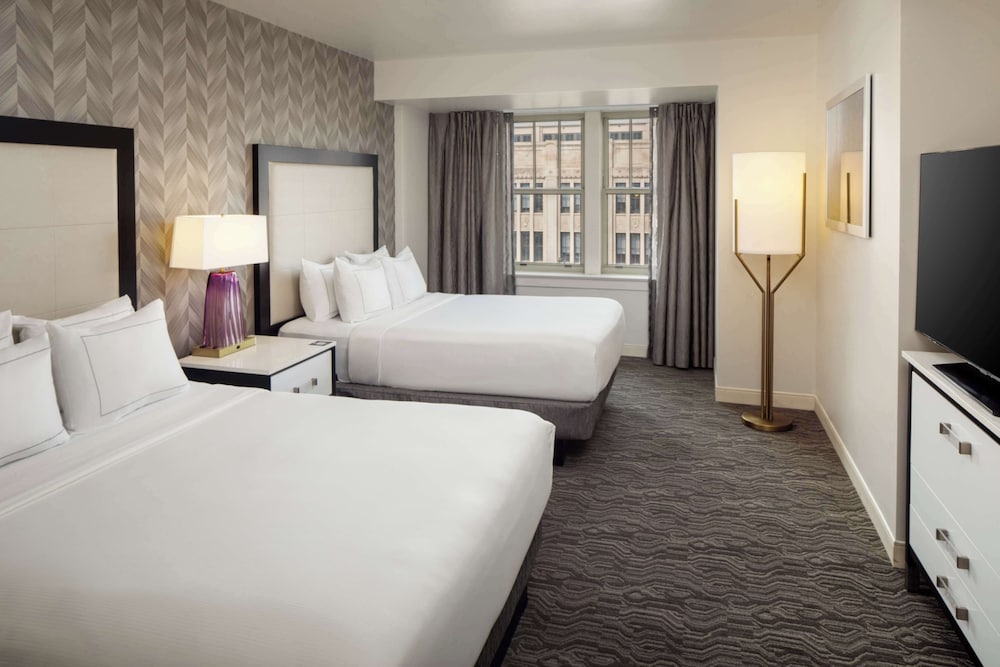 DoubleTree Suites by Hilton Hotel Detroit Downtown - Fort Shelby — Hotel rooms in Detroit, Michigan