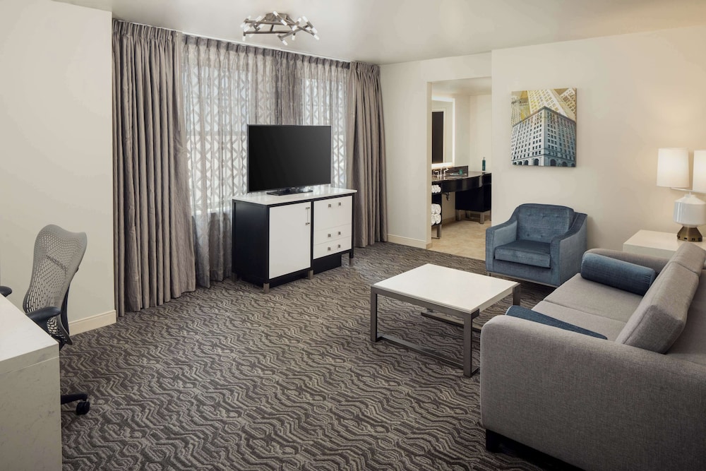 DoubleTree Suites by Hilton Hotel Detroit Downtown - Fort Shelby — Hotel rooms in Detroit, Michigan