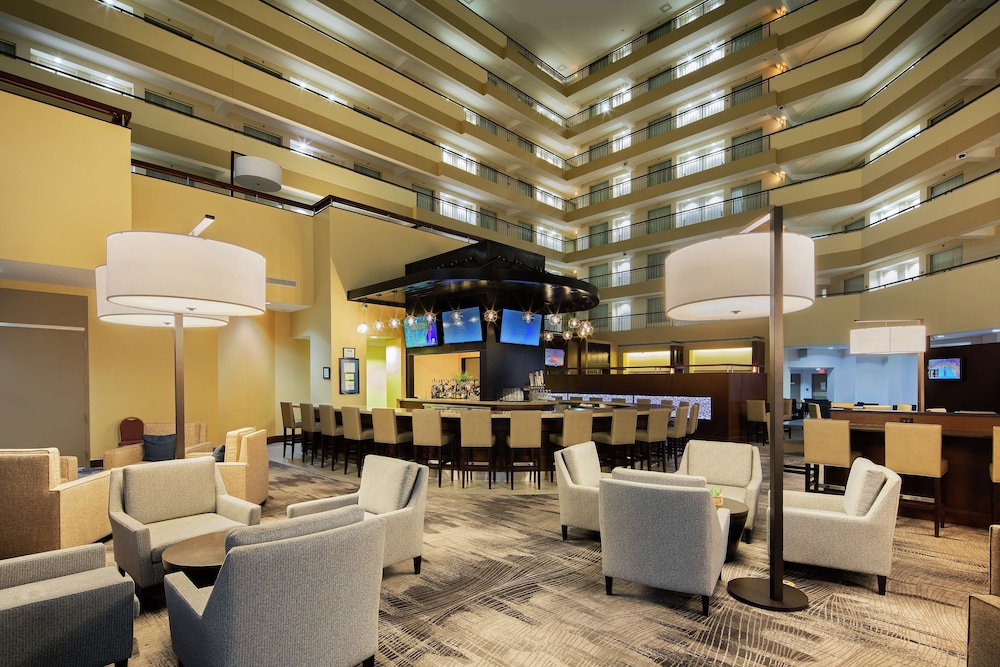Embassy Suites by Hilton Detroit Troy Auburn Hills — Restaurant & bars in Troy, Michigan