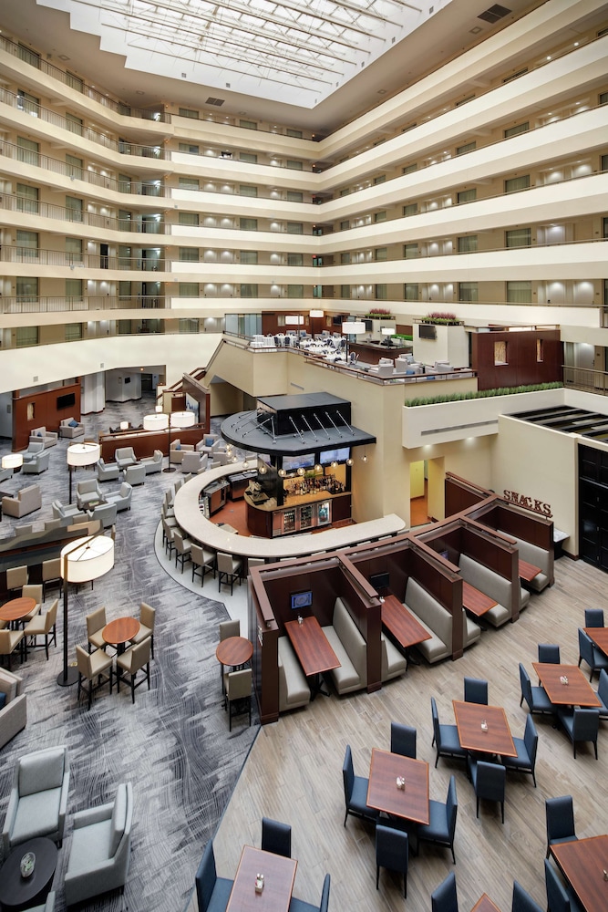 Embassy Suites by Hilton Detroit Troy Auburn Hills — Restaurant & bars in Troy, Michigan