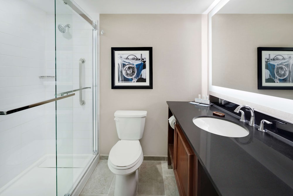 Embassy Suites by Hilton Detroit Troy Auburn Hills — Hotel rooms in Troy, Michigan