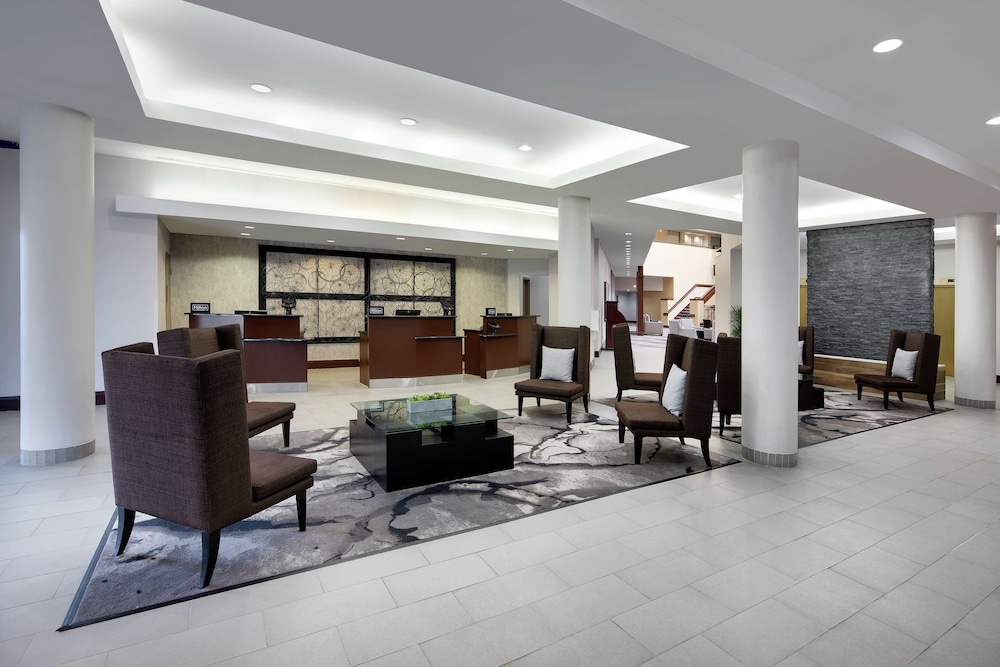 Embassy Suites by Hilton Detroit Troy Auburn Hills — Hotel building in Troy, Michigan