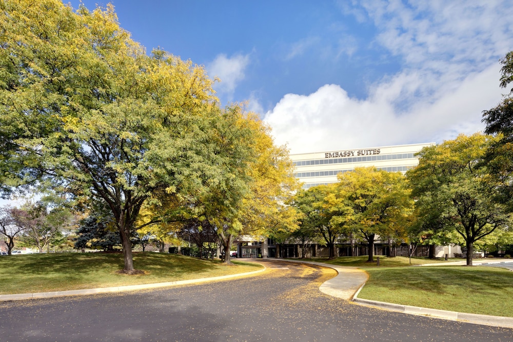 Embassy Suites by Hilton Detroit Troy Auburn Hills — Hotel building in Troy, Michigan