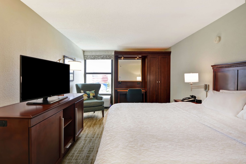 Hampton Inn Detroit/Madison Heights/South Troy — Hotel rooms in Madison Heights, Michigan