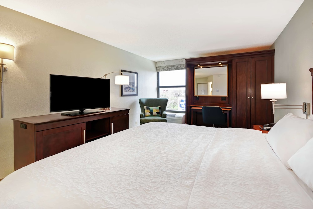 Hampton Inn Detroit/Madison Heights/South Troy — Hotel rooms in Madison Heights, Michigan