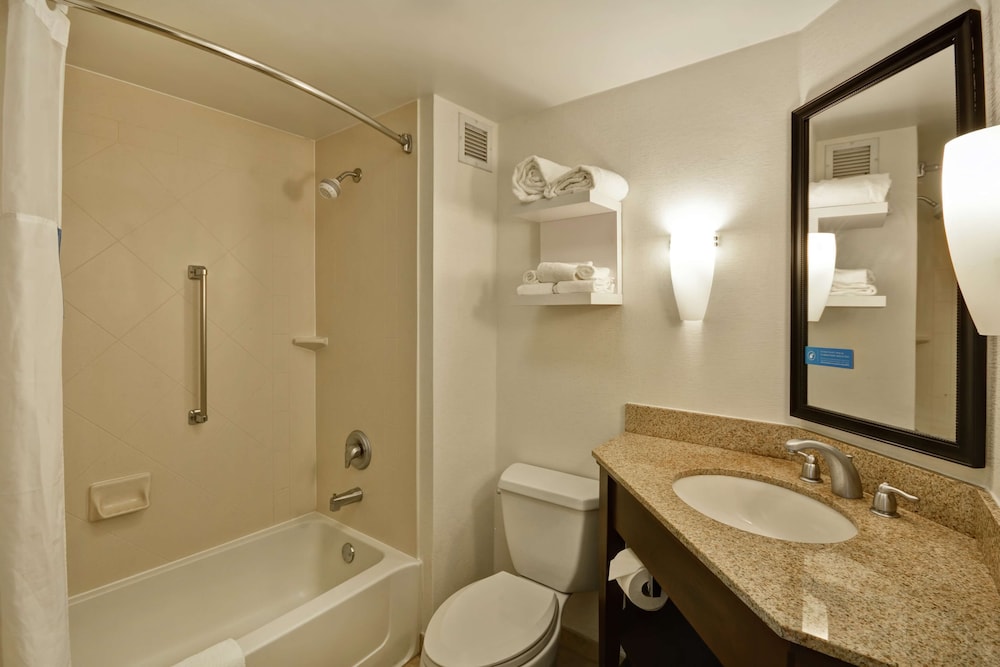 Hampton Inn Detroit/Madison Heights/South Troy — Hotel rooms in Madison Heights, Michigan