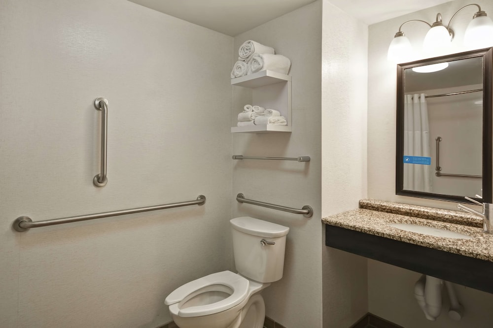 Hampton Inn Detroit/Madison Heights/South Troy — Hotel rooms in Madison Heights, Michigan