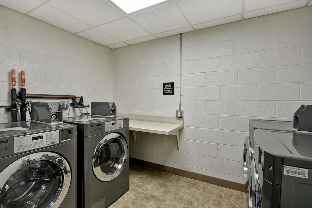 Hampton Inn Detroit/Madison Heights/South Troy — Hotel building in Madison Heights, Michigan