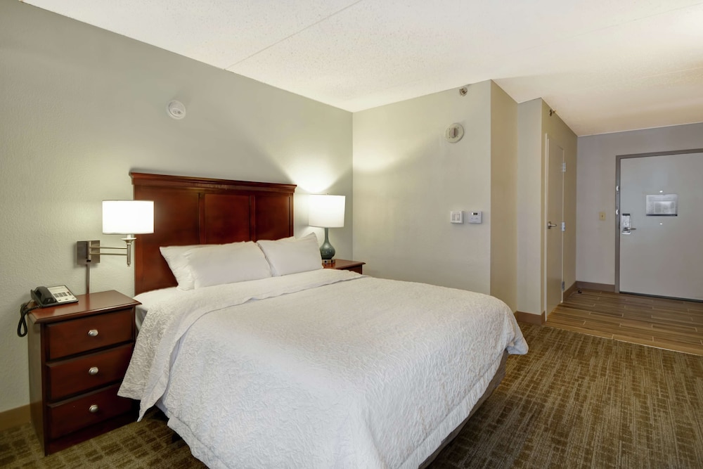 Hampton Inn Detroit/Madison Heights/South Troy — Hotel rooms in Madison Heights, Michigan