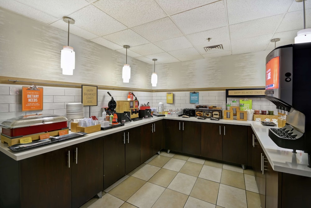 Hampton Inn Detroit/Madison Heights/South Troy — Restaurant & bars in Madison Heights, Michigan