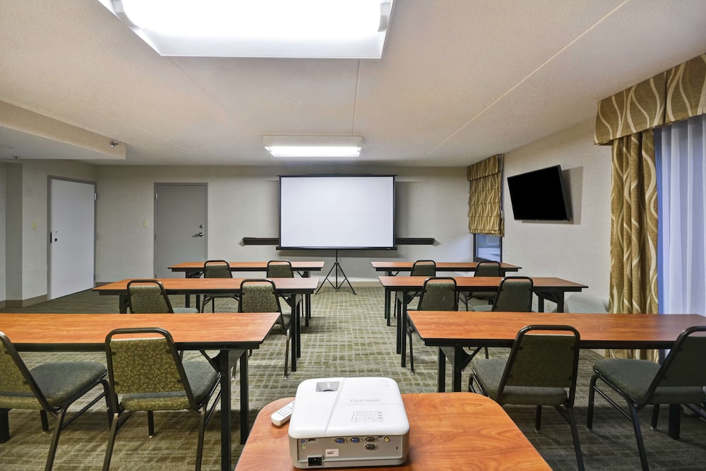 Hampton Inn Detroit/Madison Heights/South Troy — Hotel building in Madison Heights, Michigan