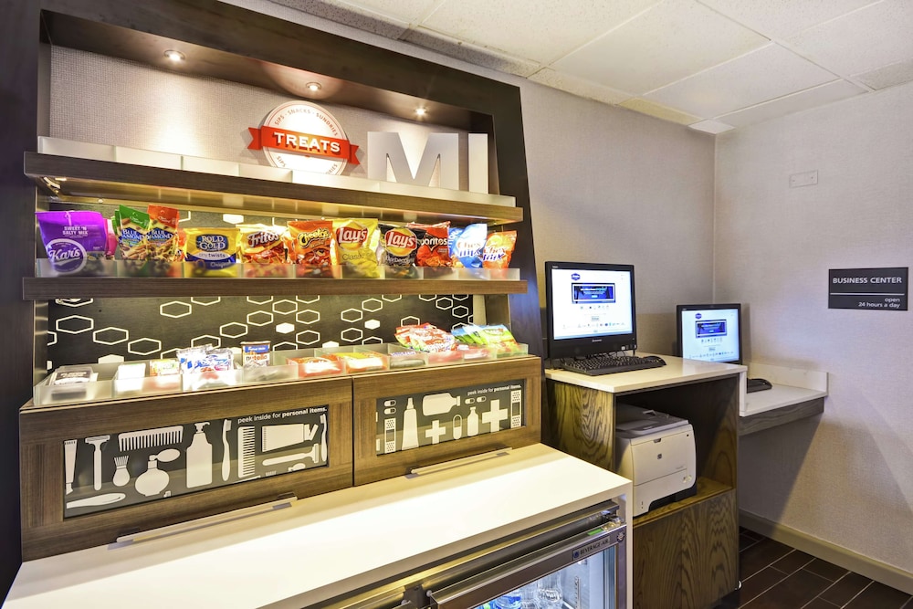 Hampton Inn Detroit/Madison Heights/South Troy — Restaurant & bars in Madison Heights, Michigan