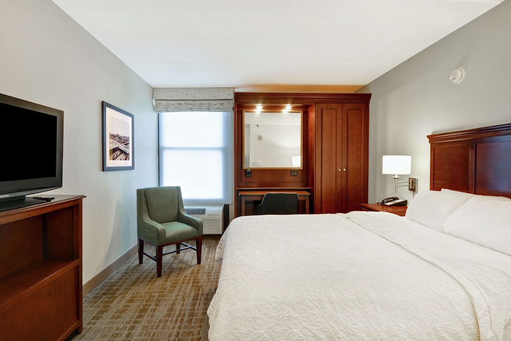 Hampton Inn Detroit/Madison Heights/South Troy — Hotel rooms in Madison Heights, Michigan