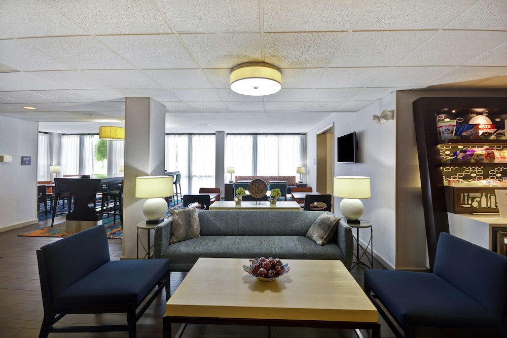 Hampton Inn Detroit/Madison Heights/South Troy — Restaurant & bars in Madison Heights, Michigan