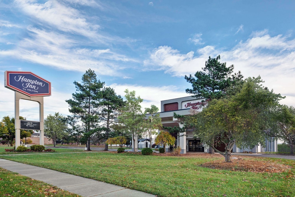 Hampton Inn Detroit/Madison Heights/South Troy — Hotel building in Madison Heights, Michigan