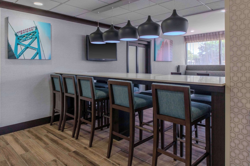 Hampton Inn Detroit/Northville — Restaurant & bars in Northville, Michigan