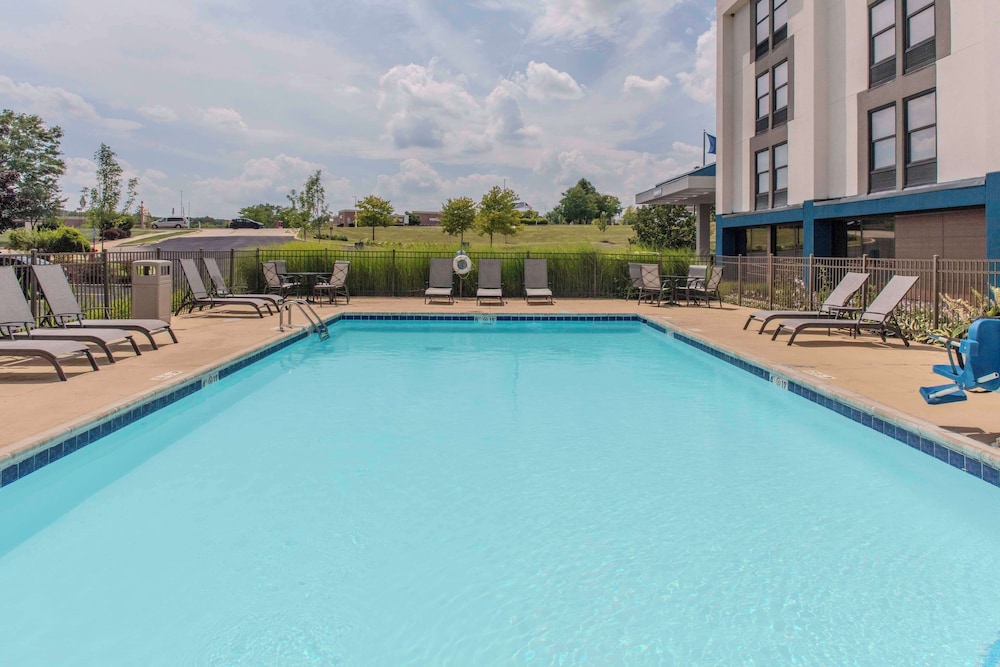 Hampton Inn Detroit/Northville — Main photo in Northville, Michigan
